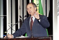 Brasil deve priorizar educação e ecologia, alerta Cristovam Buarque