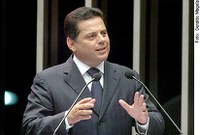 Perillo manifesta apreensão com possível "chavização" do Brasil