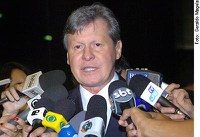 Líder do PSDB defende afastamento de senadores ligados ao PMDB do comando do Conselho de Ética