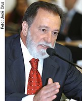 Osmar Dias propõe punição de dirigentes de institutos de pesquisa que divulgarem informações falsas