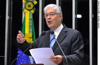 Requião critica partidos por aprovação da previdência dos servidores 