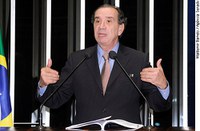 Aloysio Nunes critica falta de contrapartida a alta carga de impostos