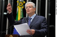 Roberto Requião diz que mantém ‘os olhos abertos para a economia’