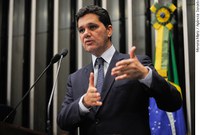 Ricardo Ferraço pede respeito à Constituição na partilha dos 'royalties' do petróleo