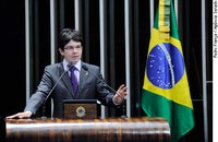 Randolfe Rodrigues critica plano de privatização do governo