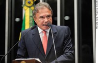 Alvaro Dias critica sigilo de gastos presidenciais