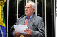 Jarbas Vasconcelos: governo tem que explicar boatos sobre Bolsa Família