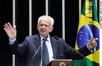 Simon pede à Dilma que converse com parlamentares e governadores antes de tomar decisões