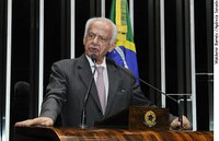 Pedro Simon defende CPI única para investigar irregularidades na Petrobras