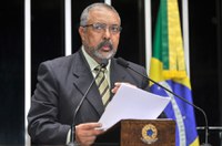 Paulo Paim reclama do excesso de vetos e medidas provisórias na pauta do Congresso