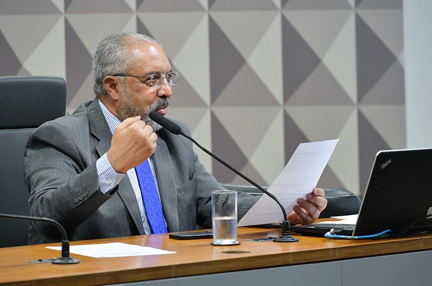 Mesa: 
presidente da CDH, senador Paulo Paim (PT-RS).
