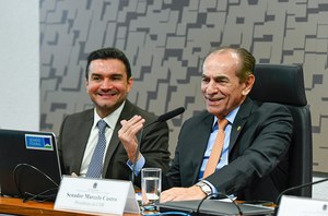 Mesa:
ministro de Estado do Turismo, Celso Sabino;
presidente da CDR, senador Marcelo Castro (MDB-PI) em pronunciamento.