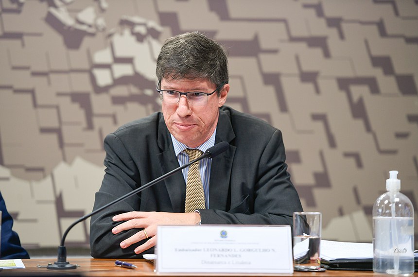 Em pronunciamento, à mesa, indicado para exercer o cargo de embaixador do Brasil no Reino da Dinamarca e, cumulativamente, na República da Lituânia, Leonardo Luís Gorgulho Nogueira Fernandes (MSF 2/2024).