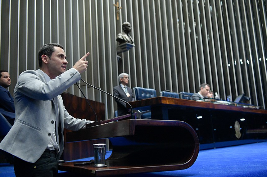 Em discurso, à tribuna, senador Cleitinho (Republicanos-MG).