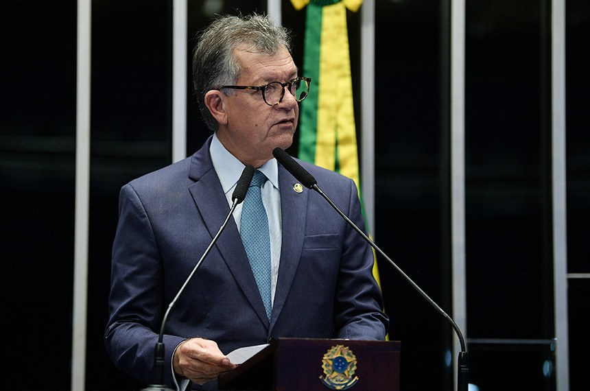 À tribuna, em discurso, senador Laércio Oliveira (PP-SE).